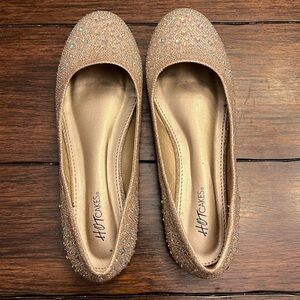 Women’s Hot Cakes Orleans gold sparkle flats. Size 8M.